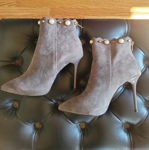 Gray upper leather Boots with pearls dec